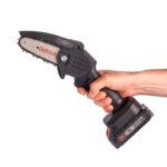 Sega manuale e elettrica per tagli precisi nel legno. Strumenti tradizionali ed efficienti per falegnameria e hobbistica.